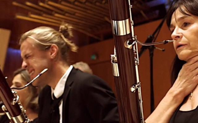 Κλασική ορχήστρα υπό την επήρεια καυτερού... τσίλι!