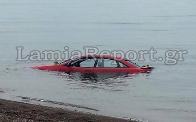 Αυτοκίνητο «βούτηξε» στη θάλασσα των Καμένων Βούρλων