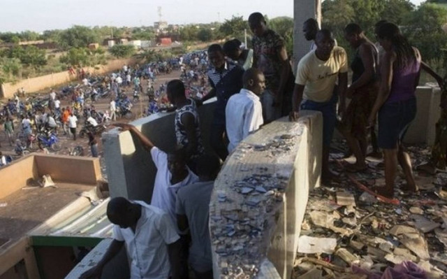 Σκληρό video: Νεκρός από πυρά στρατιωτών στην Μπουρκίνα Φάσο