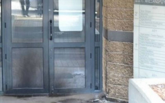 Εξερράγη μηχανισμός έξω από την εφορία στην Αλεξανδρούπολη