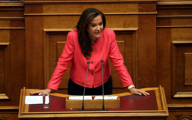 Μπακογιάννη κατά Χαρδούβελη για το ΦΠΑ οικοδομών