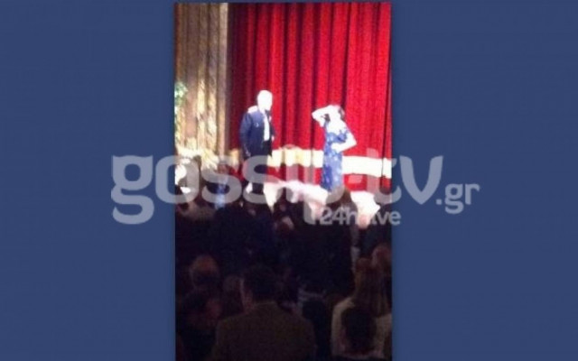 Γιατί διέκοψαν την παράσταση Μπέζος- Λαμπρόγιαννη;