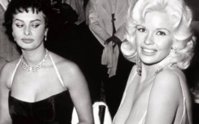 Η εξήγηση της πιο πολυσυζητημένης photo του Hollywood!