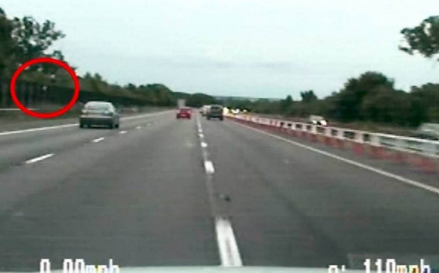 Βρετανία: Πέταξαν στο δρόμο ηρωίνη αξίας 300.000 ευρώ (pics+video)