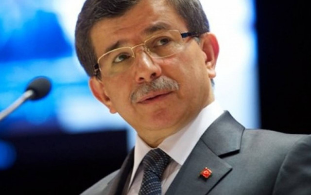 Ο Νταβούτογλου κατηγορεί το καθεστώς Άσαντ για τις σφαγές στο Χαλέπι