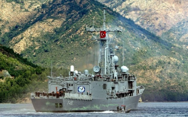 Σκηνικό έντασης στήνουν οι Τούρκοι με την κορβέτα στο Αιγαίο
