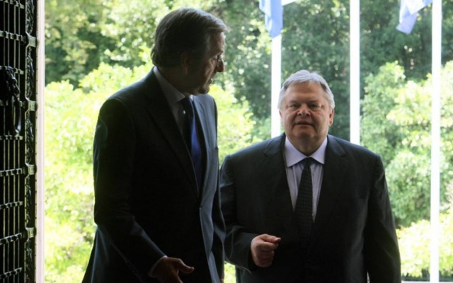 Σε εξέλιξη η συνάντηση Σαμαρά-Βενιζέλου