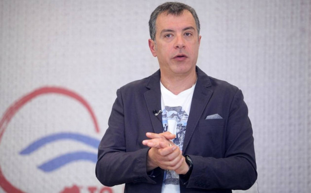 Στον Παπούλια ο Στ. Θεοδωράκης