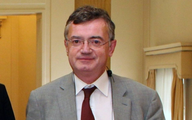 «Τα προξενεία να βοηθούν τους Έλληνες στο εξωτερικό»