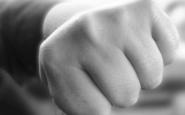 Τον έδειρε επειδή δεν ακύρωνε συμβολαιογραφική πράξη