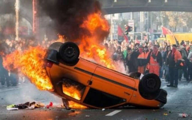 Βρυξέλλες: Αποζημίωση από διαδίκτυο για το καμένο αυτοκίνητο