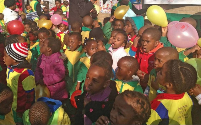 Ν. Αφρική: Μαθητές έφαγαν φασόλια με γυαλιά και πέτρες!