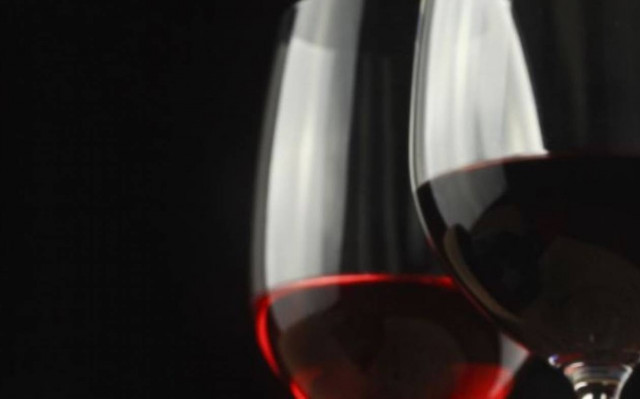 Κρυολογήσατε; Πιείτε κόκκινο κρασί!