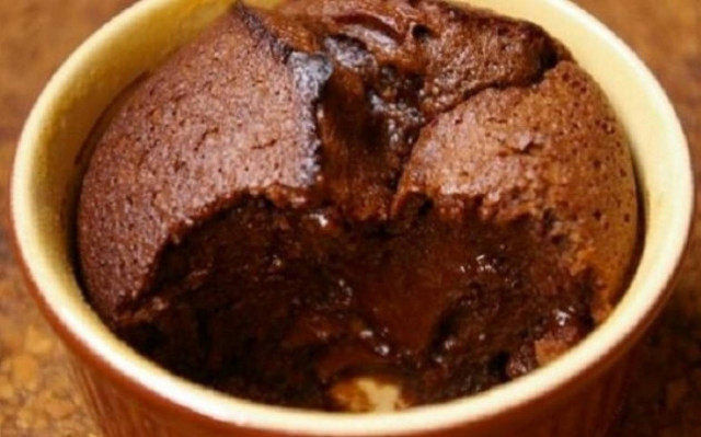 Συνταγή για το πιο γρήγορο σουφλέ σοκολάτας!
