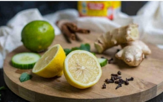 Τι να προσθέσετε στο νερό για καλύτερη πέψη και αποτοξίνωση