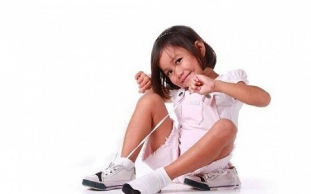 Ο ευκολότερος τρόπος για να δέσει ένα παιδί τα κορδόνια!