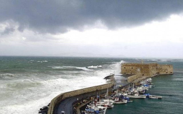 Γιος βούτηξε στη θάλασσα για να σώσει τον πατέρα του