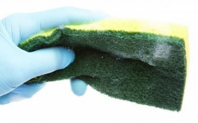 Τέσσερις διαφορετικές χρήσεις του σφουγγαριού πιάτων