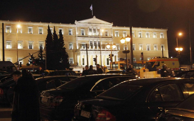 Η Βουλή πληρώνει πολυτελή ΙΧ «χρεωμένα» σε πρώην βουλευτές!