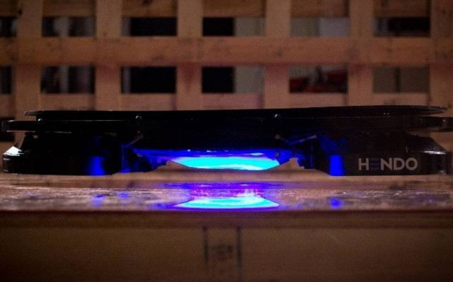 Ισορροπώντας σε ιπτάμενο πατίνι!