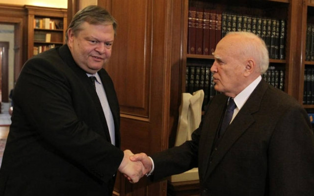 Στον Παπούλια τη Δευτέρα ο Βενιζέλος