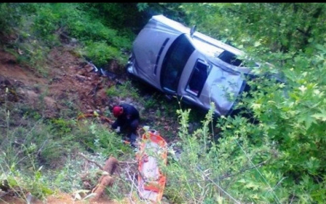 Από θαύμα σώθηκε 20χρονη που έπεσε σε γκρεμό