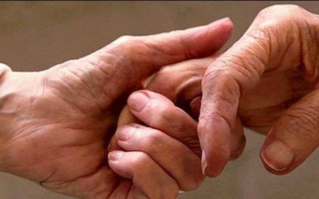 Ληστές έδεσαν ηλικιωμένο ζευγάρι