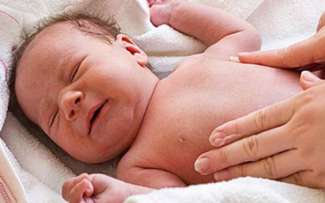 Έτσι θα ανακουφιστεί από τους κολικούς το μωράκι σας