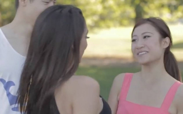 Όταν το αγόρι σου έχει... «καυτή» κολλητή! (video)