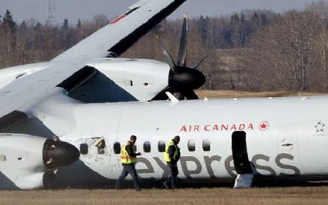 Έλικας αεροπλάνου αποκολλήθηκε και τραυμάτισε επιβάτη!