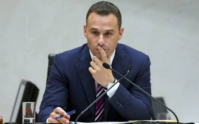 Παραίτηση προέδρου Κοινοβουλίου για προσβολή δημοσίας αιδούς