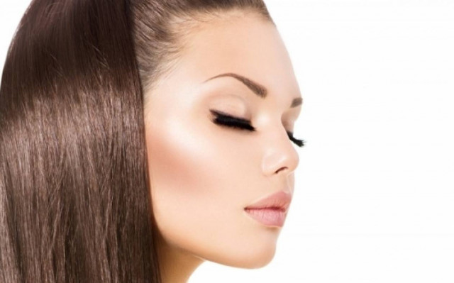 Το απλό κόλπο για να αποκτήσετε πιο μακριές βλεφαρίδες