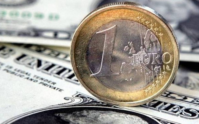 Η ισοτιμία ευρώ/δολαρίου διαμορφώθηκε στα 1,2467 δολ.