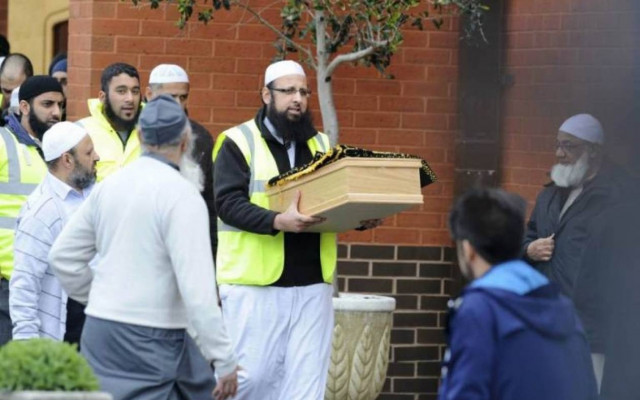 Βρήκαν πεταμένο στο δρόμο το άψυχο σώμα ενός μωρού (pics)