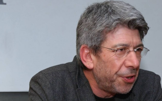 Πολιτικό σύστημα και ΜΜΕ υπό κατάρρευση