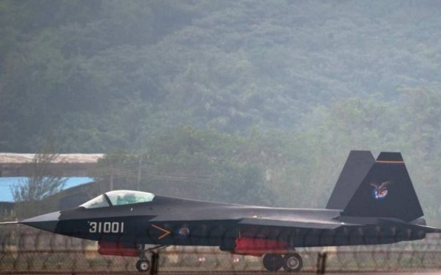 Το «αόρατο» μαχητικό αεροσκάφος J-31 της Κίνας (video)