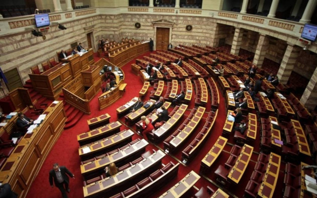 Ονομαστική ψηφοφορία για «κόκκινα» δάνεια και 100 δόσεις