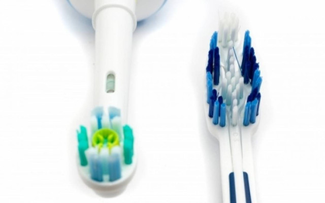 Κλασική VS Ηλεκτρική οδοντόβουρτσα: Ποια είναι καλύτερη