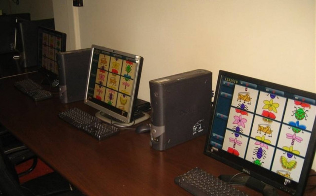 Δύο συλλήψεις για «φρουτάκια» σε internet café στη Σκιάθο