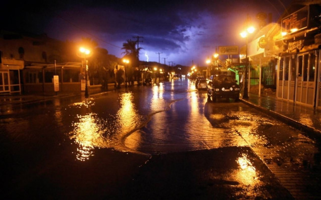 Άνοιξαν οι ουρανοί στη Ρόδο (pics & video)