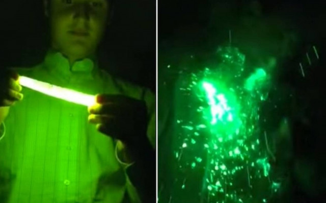 Τι γίνεται αν βάλεις ένα glowstick σε φούρνο μικροκυμάτων;