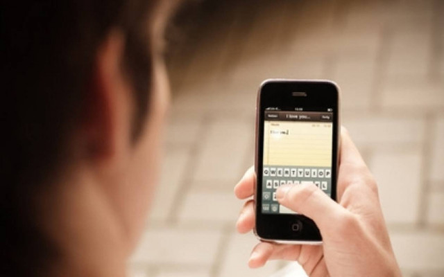 Σκάνδαλο: Χιλιάδες κινητά πολιτών παρακολουθούν οι ΗΠΑ