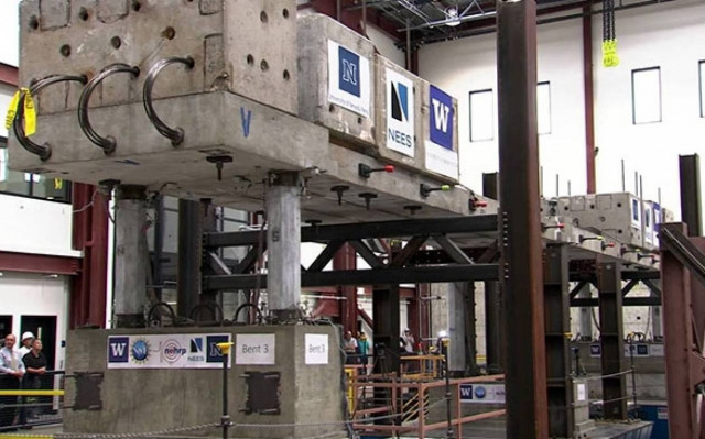 Πώς γίνεται το αντισεισμικό τεστ σε μια γέφυρα (Video)