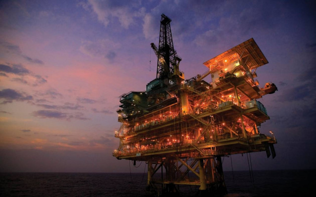 Ευλογία ή κατάρα τα ελληνικά πετρέλαια;