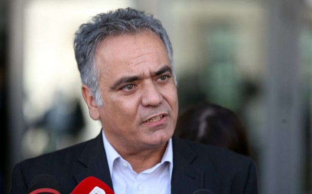 Σκουρλέτης: Επικίνδυνο παιχνίδι εις βάρος της Δημοκρατίας