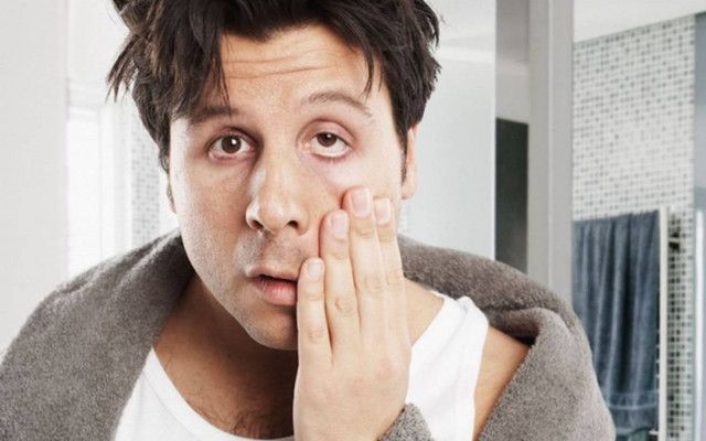 Πέντε καθημερινές συνήθειες που κουράζουν το πρόσωπό σου