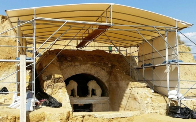 Αμφίπολη: Αυτός είναι ο νεκρός... (pic)