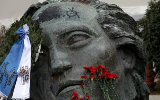 Πολυτεχνείο - Κλειστή η Ακαδημίας από συγκέντρωση του ΠΑΜΕ