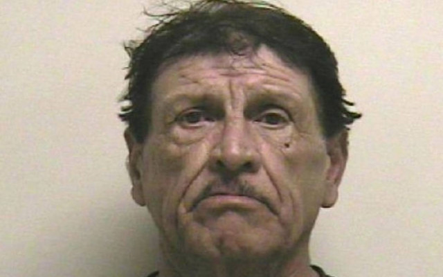 Τράβηξε όπλο στην κόρη του για ένα... επιτραπέζιο (video)