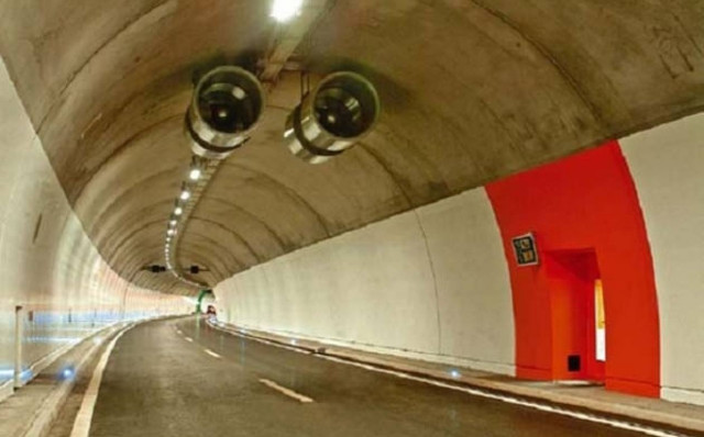 Δεν θα πιστεύετε τι όχημα καθαρίζει τα τούνελ (pics)